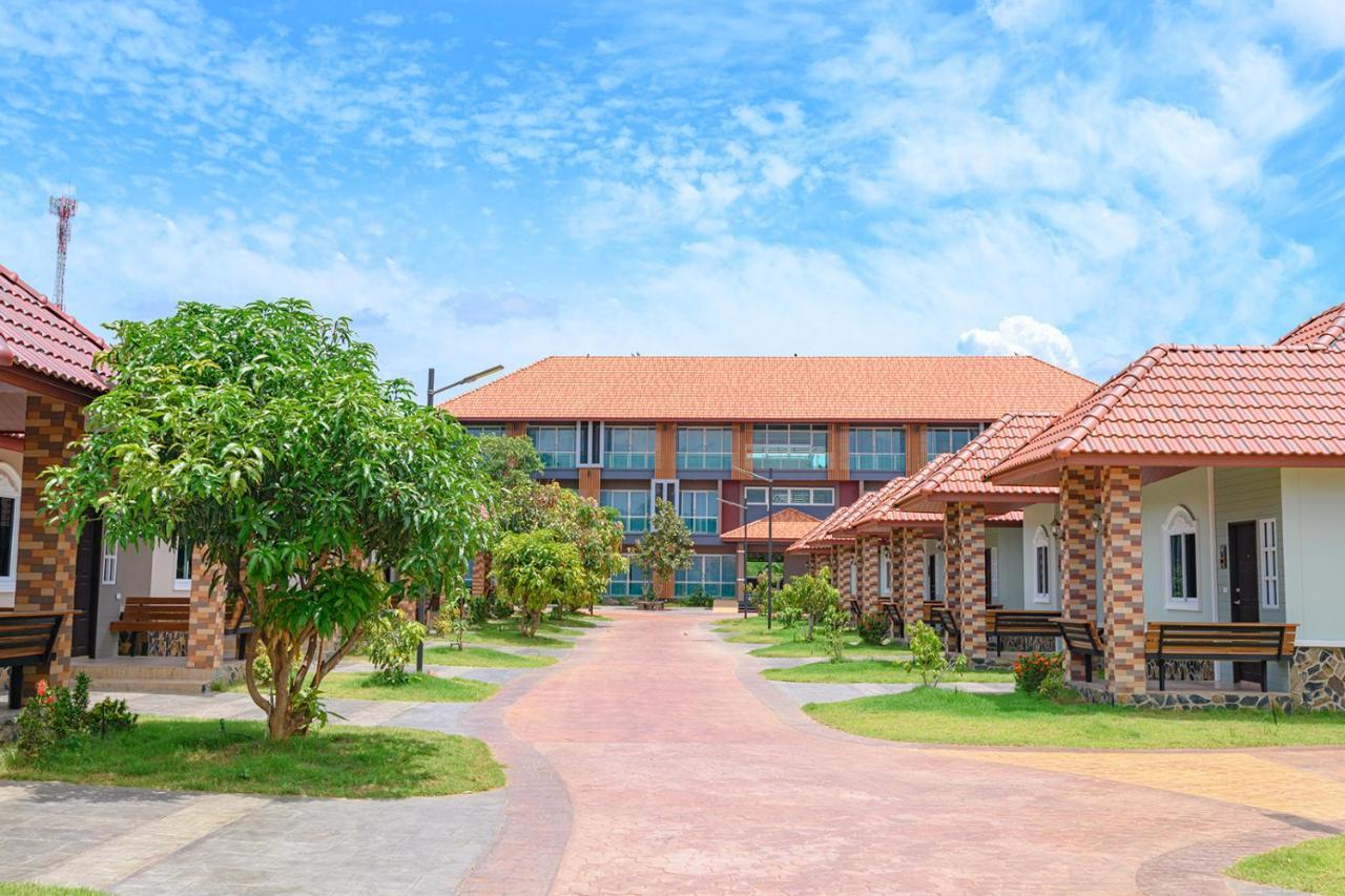 Avarin Resort Pakchong Ngoại thất bức ảnh